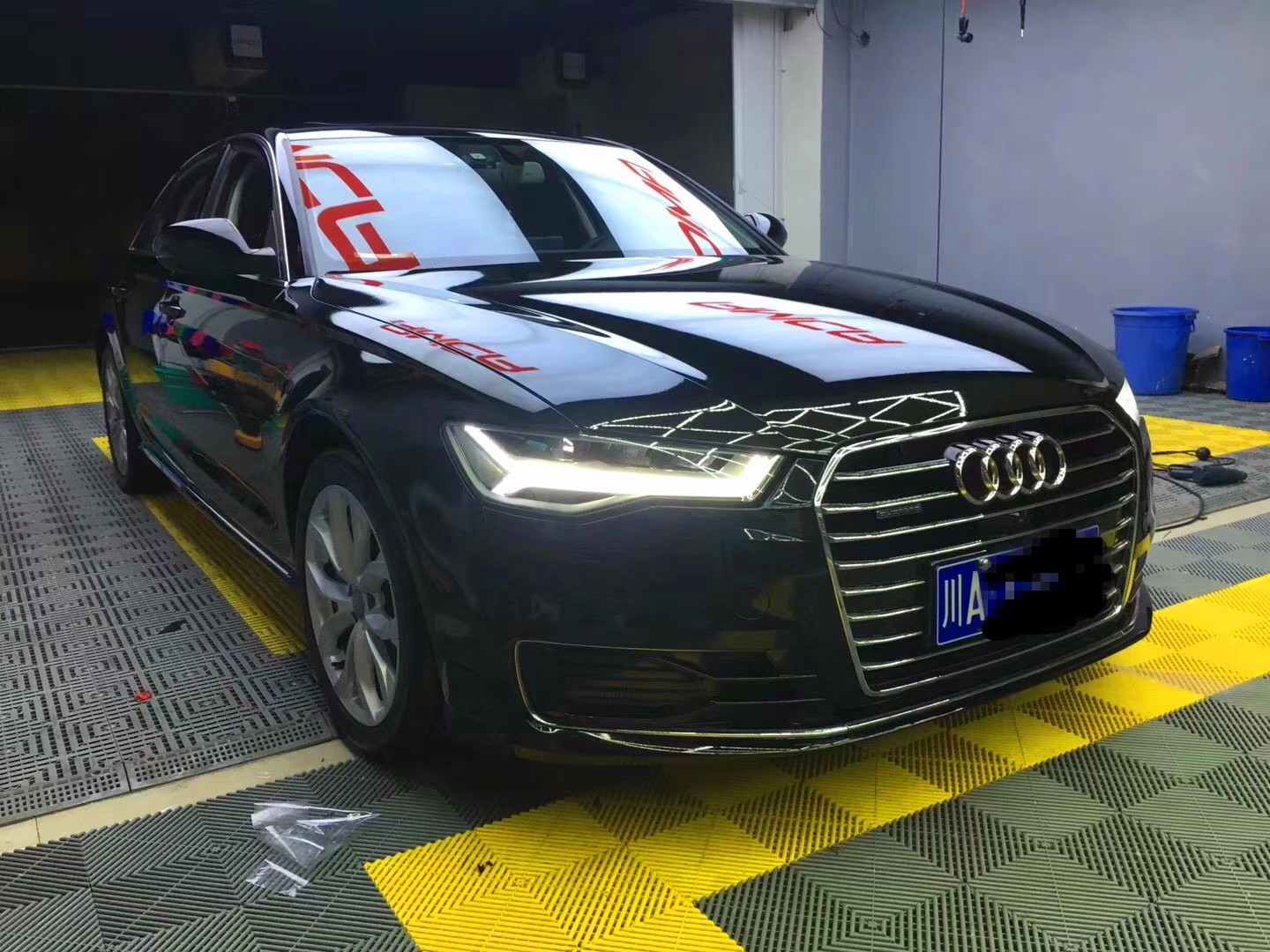 代替噴漆的新方式 奧迪A6L亮黑改色掛車(chē)漆全流程測(cè)評(píng)